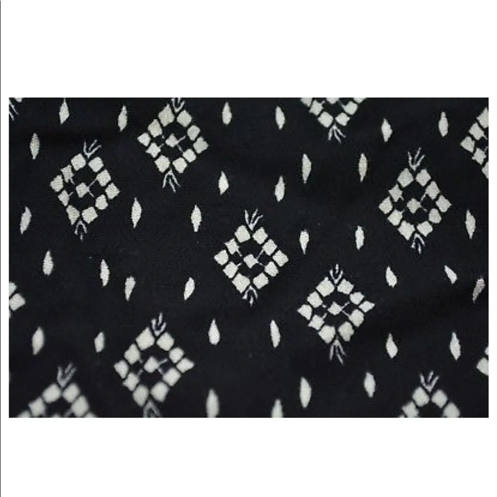 Universal Thread - sleeveless top black & white - Picture 5 of 6